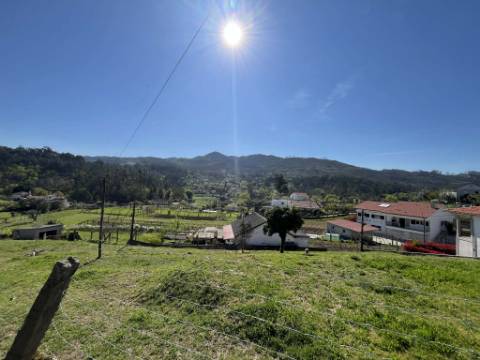 Moradia T3 com adega e lagar - Potencial único em Rebodões, Ponte de Lima