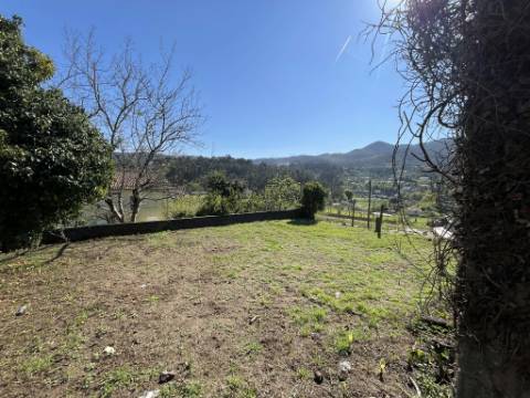 Moradia T3 com adega e lagar - Potencial único em Rebodões, Ponte de Lima