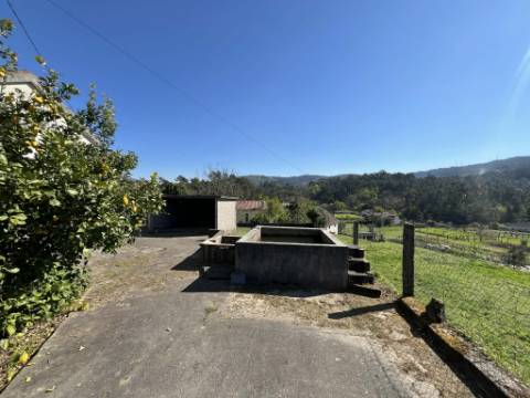 Moradia T3 com adega e lagar - Potencial único em Rebodões, Ponte de Lima