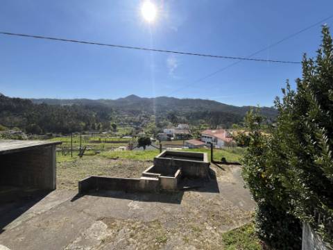 Moradia T3 com adega e lagar - Potencial único em Rebodões, Ponte de Lima