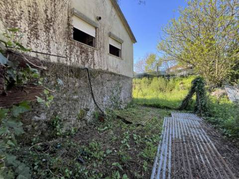 Moradia T3 com adega e lagar - Potencial único em Rebodões, Ponte de Lima