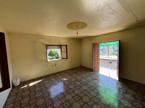 Moradia T3 com adega e lagar - Potencial único em Rebodões, Ponte de Lima