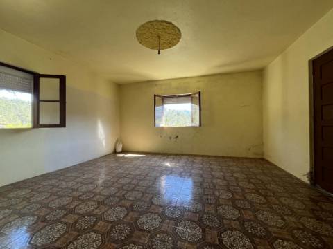 Moradia T3 com adega e lagar - Potencial único em Rebodões, Ponte de Lima