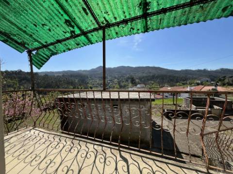 Moradia T3 com adega e lagar - Potencial único em Rebodões, Ponte de Lima