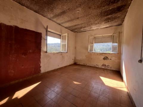 Moradia T3 com adega e lagar - Potencial único em Rebodões, Ponte de Lima