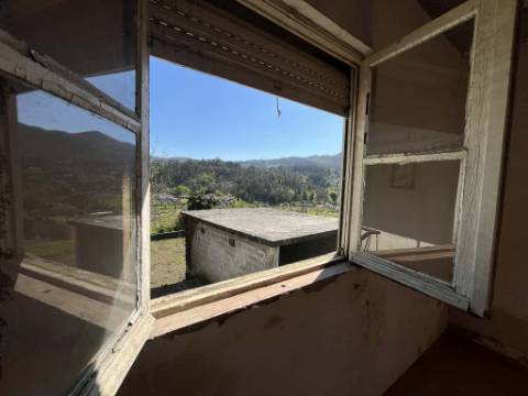 Moradia T3 com adega e lagar - Potencial único em Rebodões, Ponte de Lima