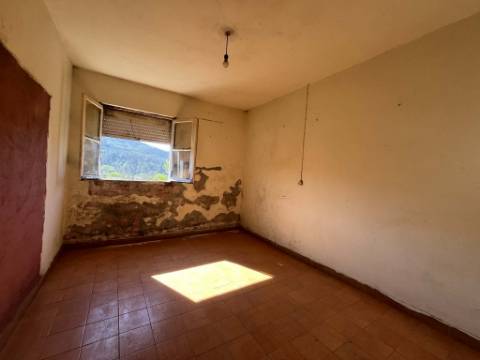 Moradia T3 com adega e lagar - Potencial único em Rebodões, Ponte de Lima