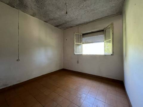 Moradia T3 com adega e lagar - Potencial único em Rebodões, Ponte de Lima