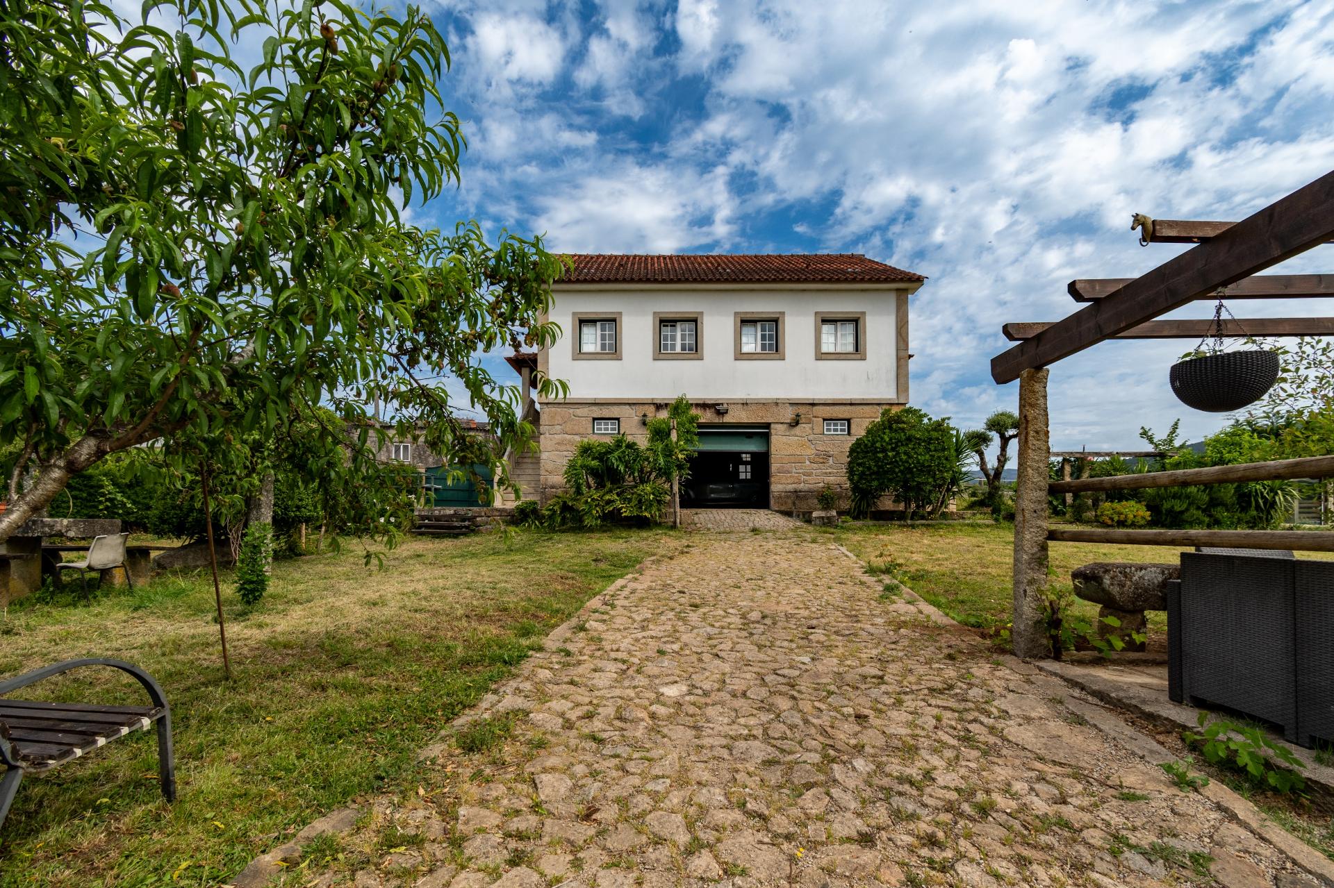 Quinta c/ Moradia V3, Piscina e Cavalariça em Arcozelo, Ponte de Lima