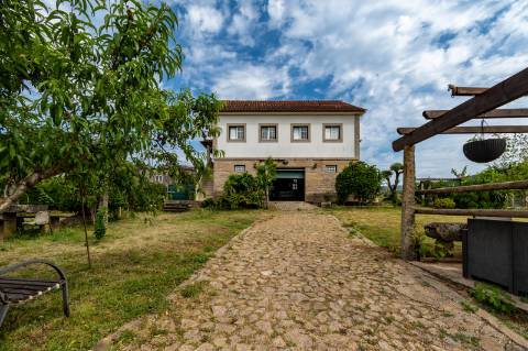 Quinta c/ Moradia V3, Piscina e Cavalariça em Arcozelo, Ponte de Lima