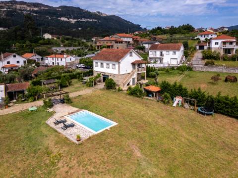 Quinta c/ Moradia V3, Piscina e Cavalariça em Arcozelo, Ponte de Lima