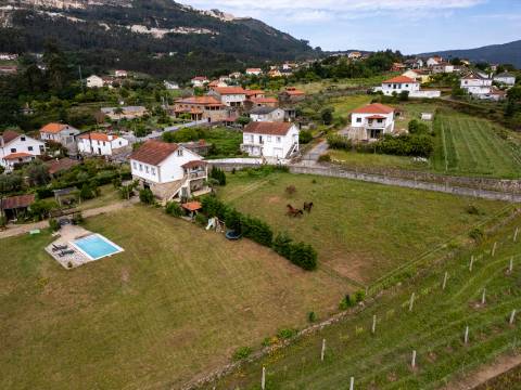Quinta c/ Moradia V3, Piscina e Cavalariça em Arcozelo, Ponte de Lima