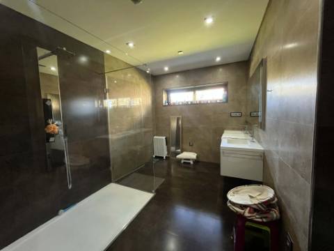 Moradia T3 com potencial incrível em Refóios do Lima