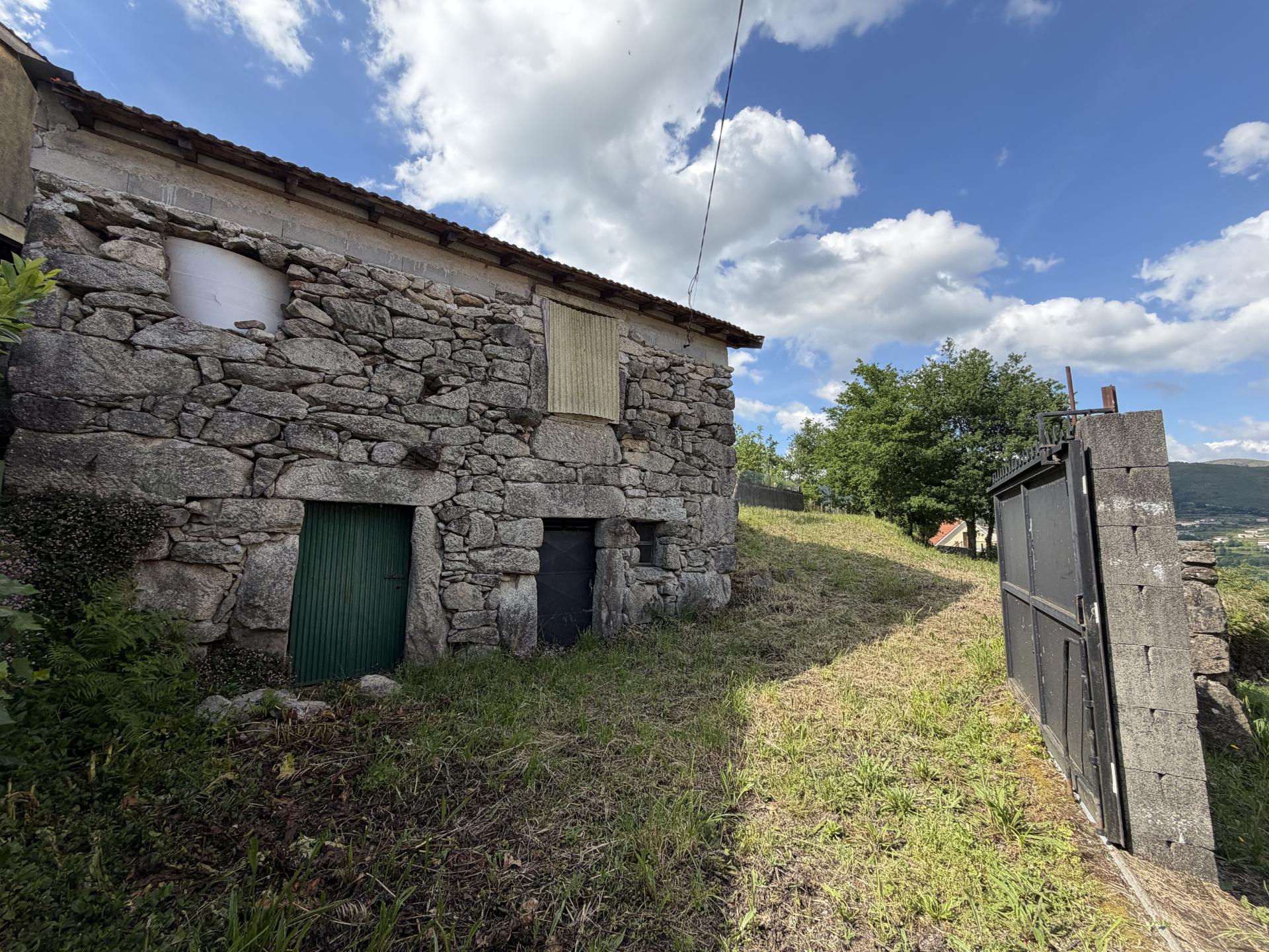 Moradia para Restauro - Arcos de Valdevez