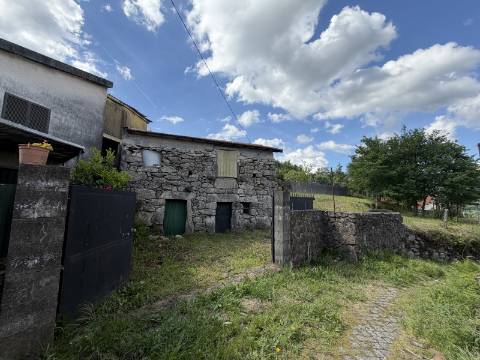 Moradia para Restauro - Arcos de Valdevez
