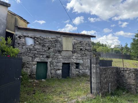 Moradia para Restauro - Arcos de Valdevez