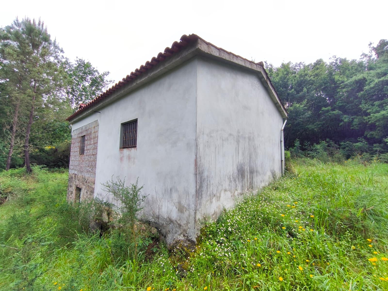 Quinta Isolada com Água de Mina e Dependência Agrícola em Arcos de Valdevez