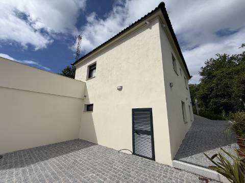 Moradia V2+1 Completamente Restaurada em Sabadim, Arcos de Valdevez