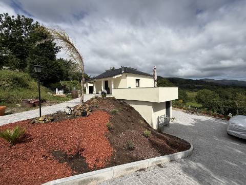 Moradia V2+1 Completamente Restaurada em Sabadim, Arcos de Valdevez