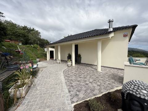 Moradia V2+1 Completamente Restaurada em Sabadim, Arcos de Valdevez