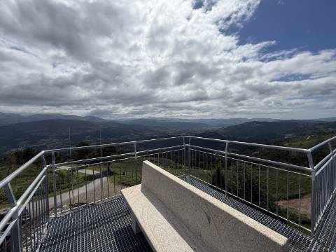 Moradia V2+1 Completamente Restaurada em Sabadim, Arcos de Valdevez