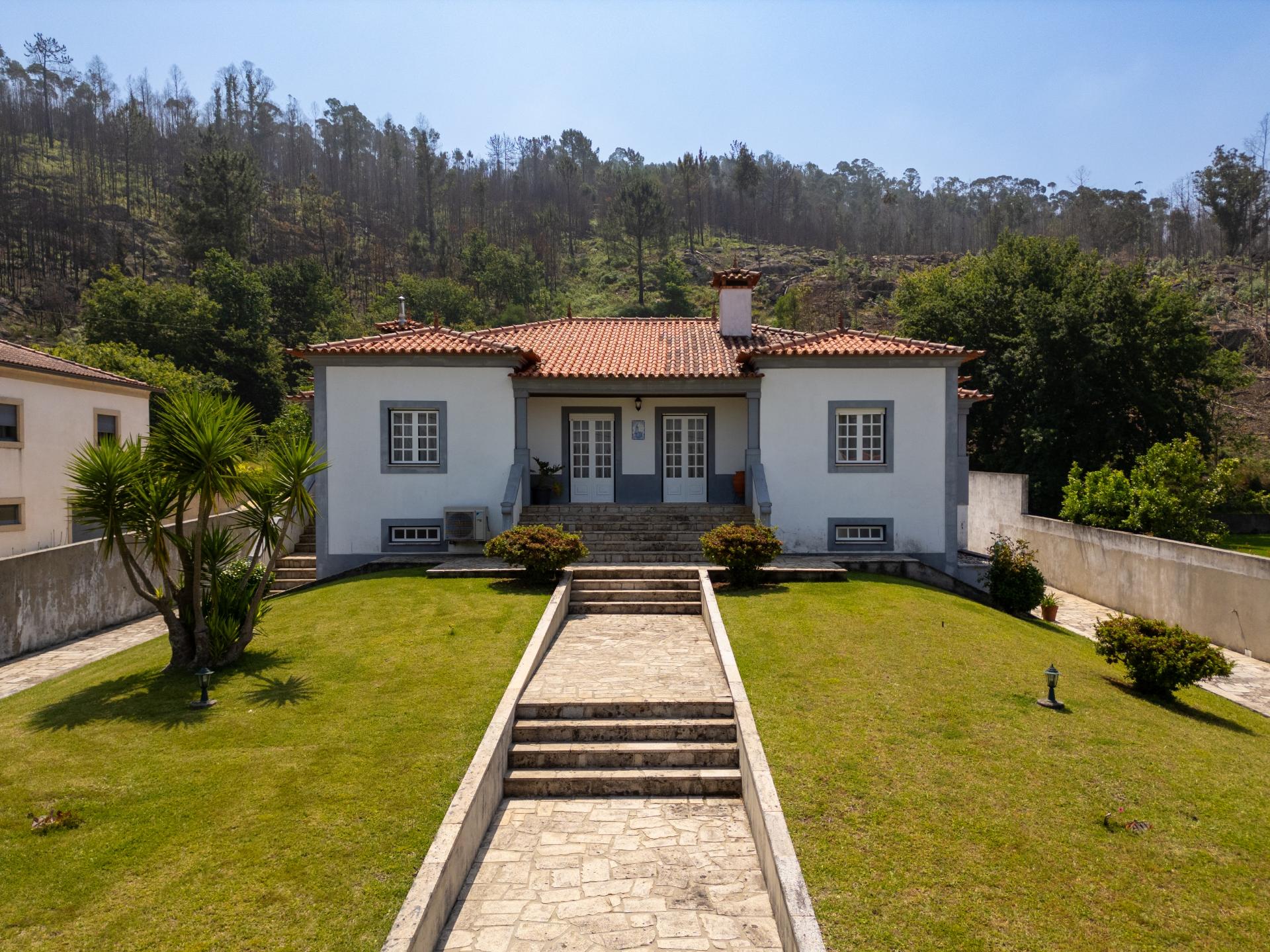 Moradia V4 Correlhã - Ponte de Lima com Piscina