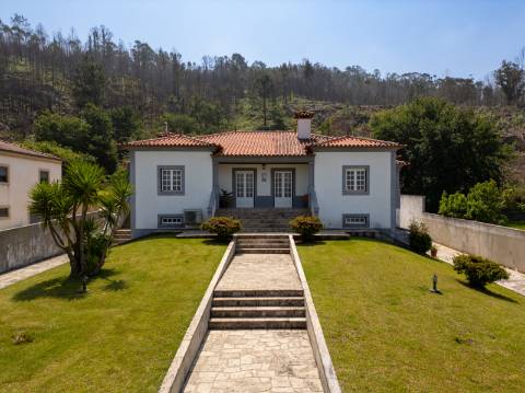 Moradia V4 Correlhã - Ponte de Lima com Piscina