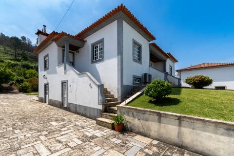 Moradia V4 Correlhã - Ponte de Lima com Piscina