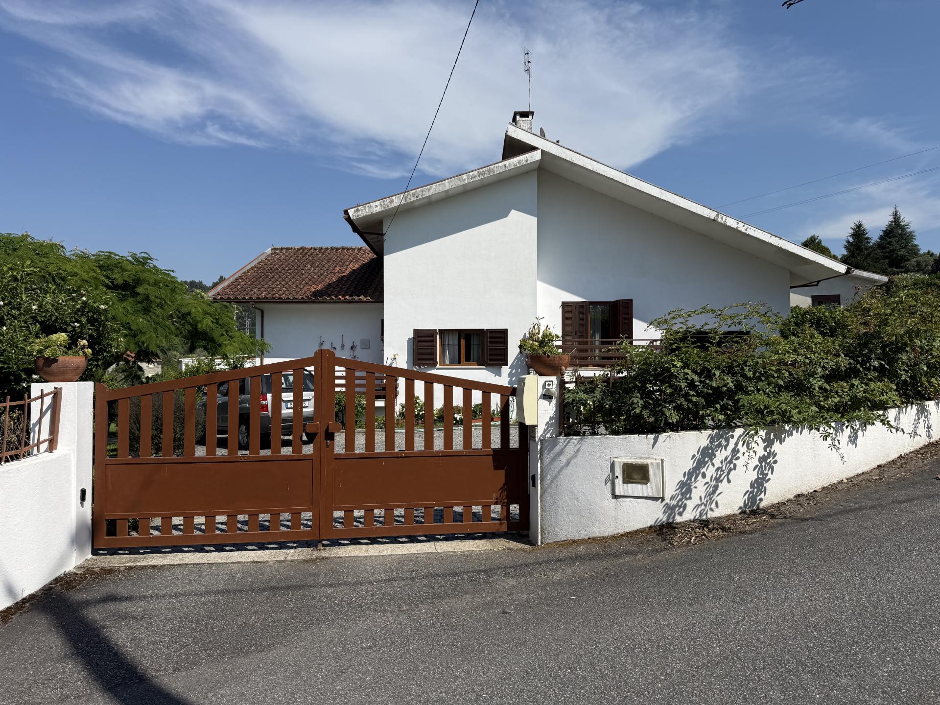 Moradia V4 em Bravães, Ponte da Barca