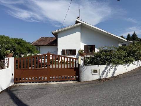 Moradia V4 em Bravães, Ponte da Barca