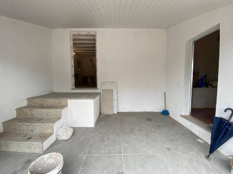 Moradia Nova T2 na FEITOSA + terreno para prédio