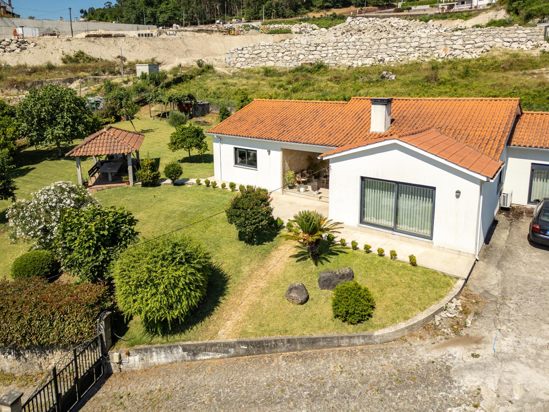 Moradia V3 Térrea Moderna em Guilhadeses, Arcos de Valdevez