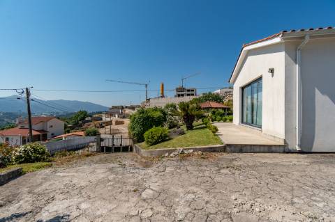 Moradia V3 Térrea Moderna em Guilhadeses, Arcos de Valdevez