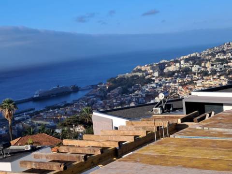 Moradia T3 com Vista Panorâmica sobre a Baía do Funchal