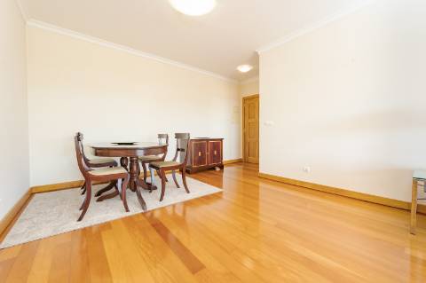 Apartamento T2 na Ajuda para arrendamento