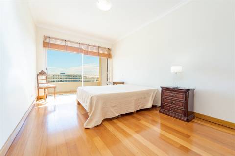 Apartamento T2 na Ajuda para arrendamento