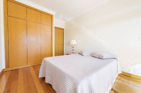 Apartamento T2 na Ajuda para arrendamento