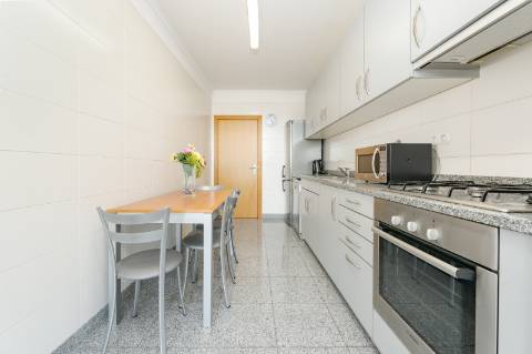 Apartamento T2 na Ajuda para arrendamento