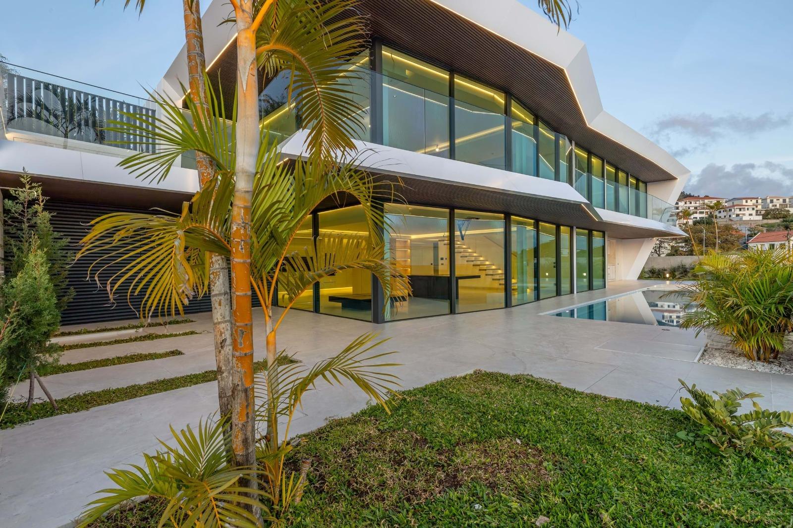 Moradia de luxo contemporânea com vista mar - Funchal
