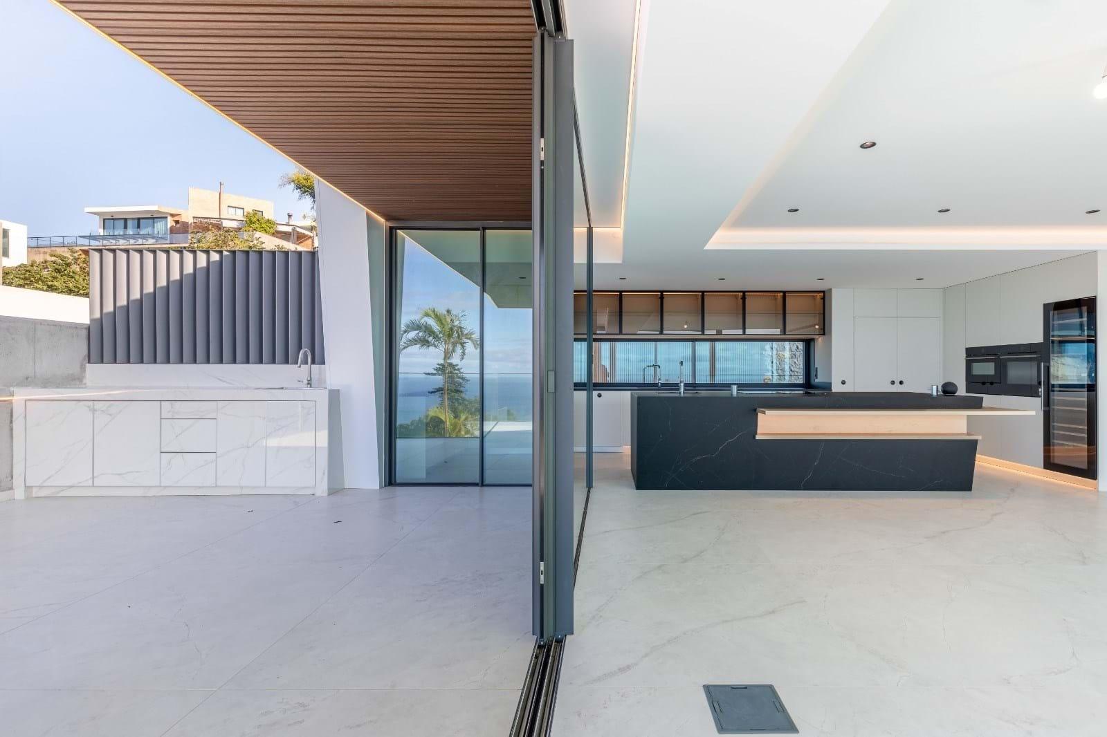 Moradia de luxo contemporânea com vista mar - Funchal