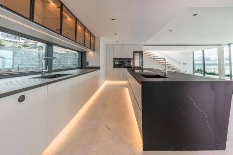 Moradia de luxo contemporânea com vista mar - Funchal