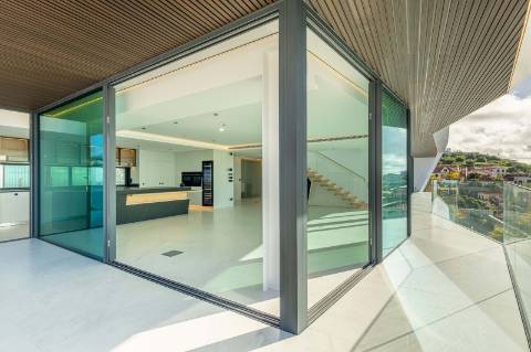 Moradia de luxo contemporânea com vista mar - Funchal