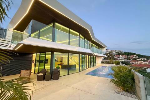 Moradia de luxo contemporânea com vista mar - Funchal