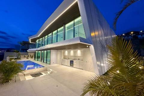 Moradia de luxo contemporânea com vista mar - Funchal