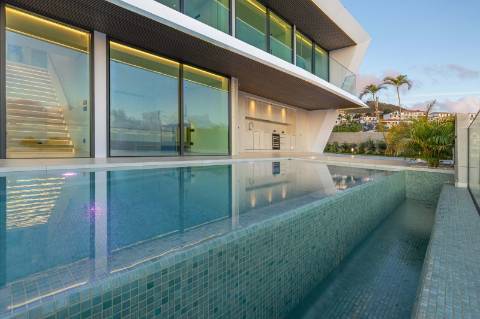 Moradia de luxo contemporânea com vista mar - Funchal