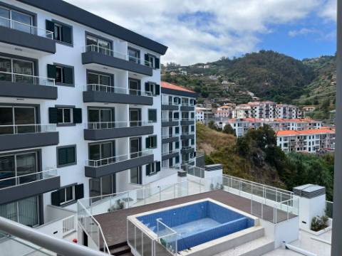 Apartamento T2 no Caniço com estacionamento e arrecadação