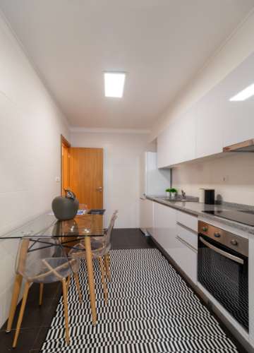 Apartamento T2 no Caniço com estacionamento e arrecadação