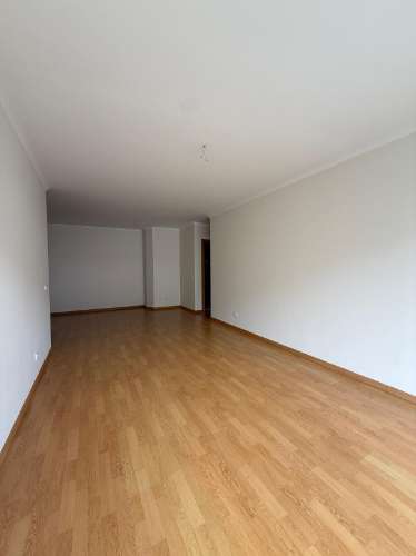 Apartamento T2 no Caniço com estacionamento e arrecadação