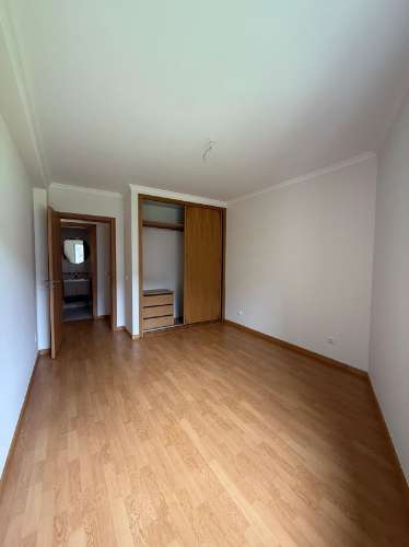 Apartamento T2 no Caniço com estacionamento e arrecadação
