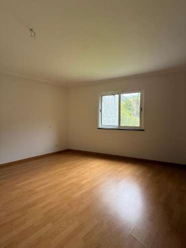 Apartamento T2 no Caniço com estacionamento e arrecadação